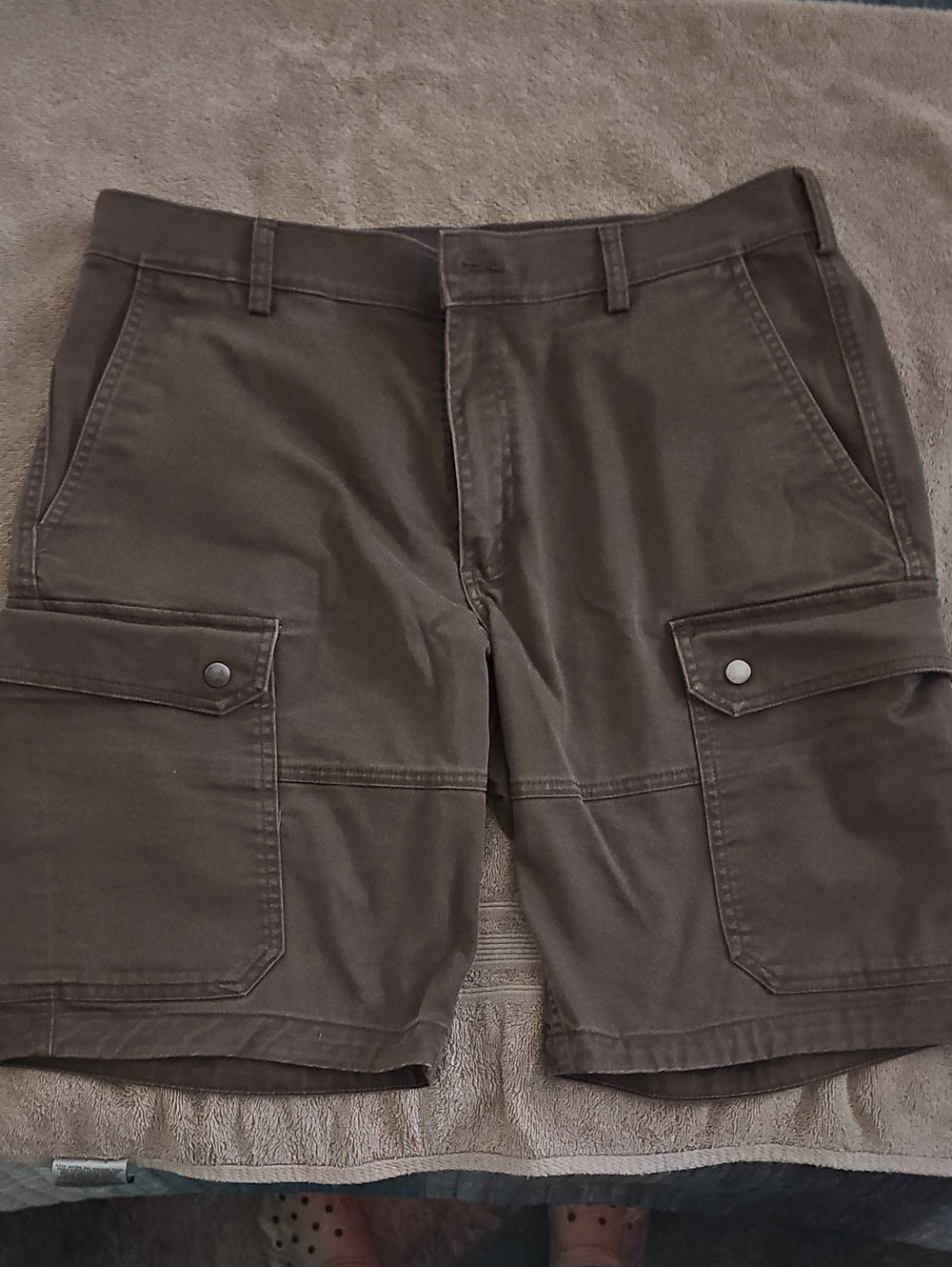 Duluth Trading Co Men's Cargo Shorts in Dark Brown